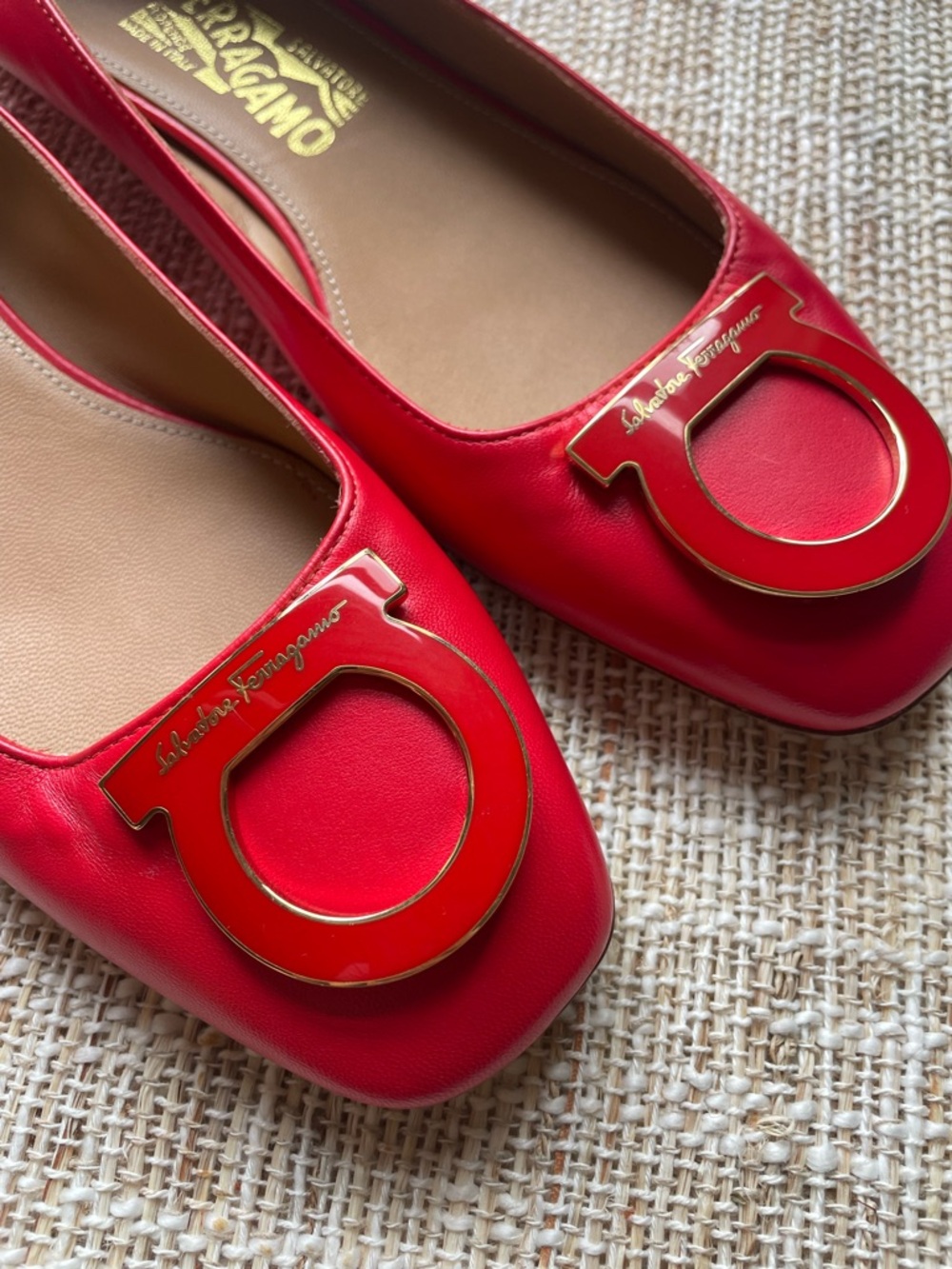 Salvatore Ferragamo Gancini Logo Vara Style Flats Red Leather Size 8 Narrow